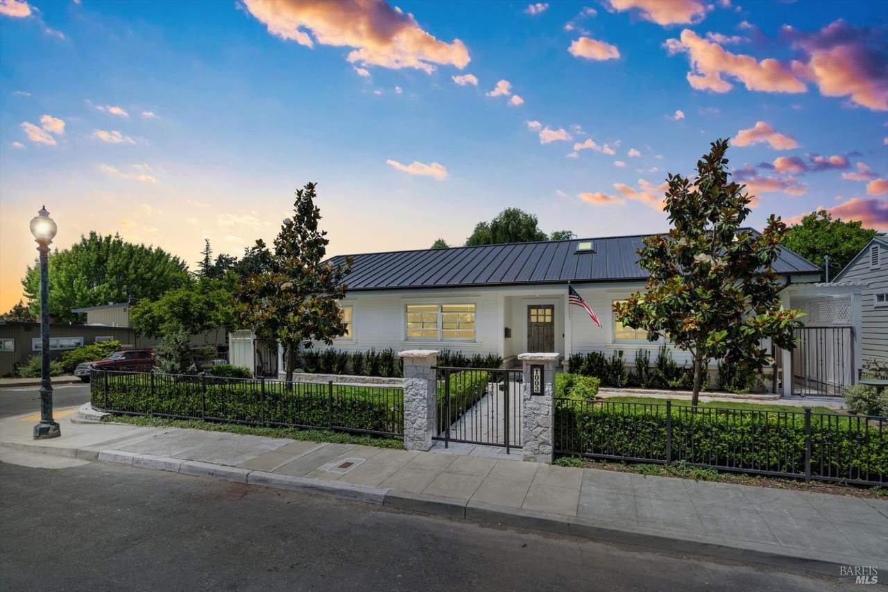 1003 Sunnyside Drive - Photo 1