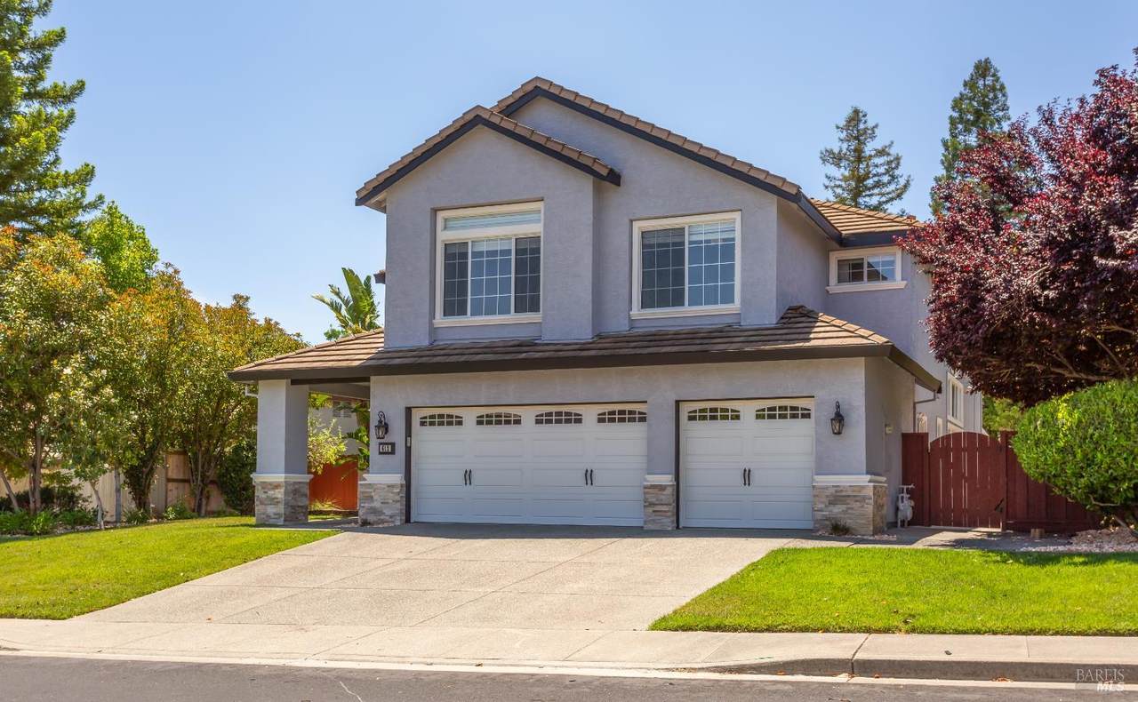 612 Hillcrest Circle - Photo 1