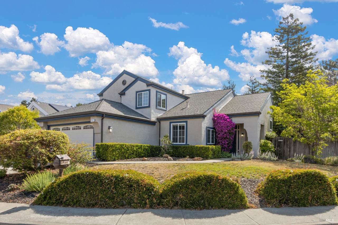 471 Camellia Court - Photo 1