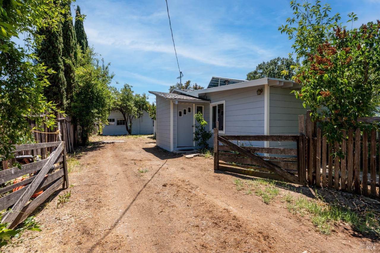 2025 Valley Road - Photo 1