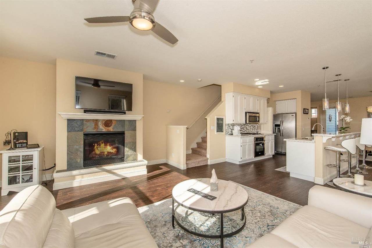 121 Johnson Street - Photo 1