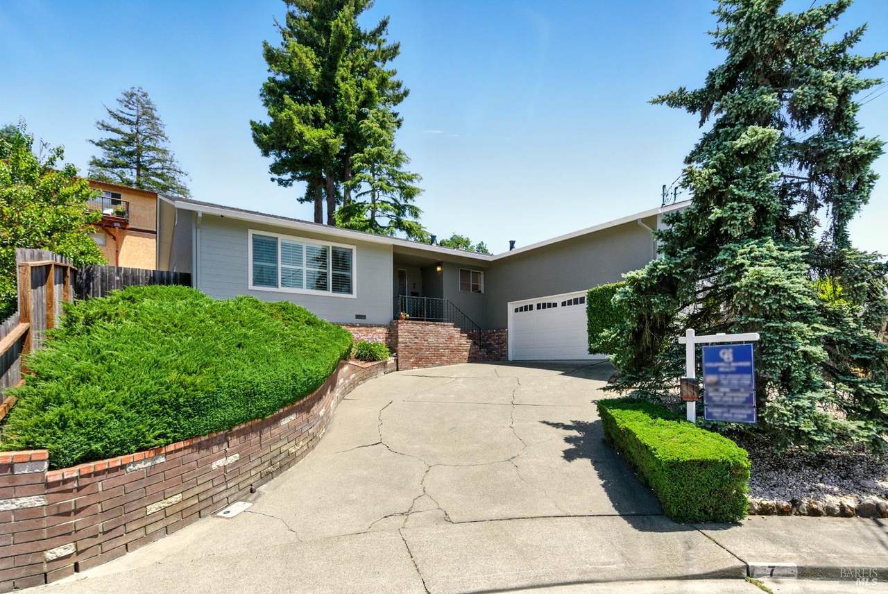 7 Arlene Court - Photo 1