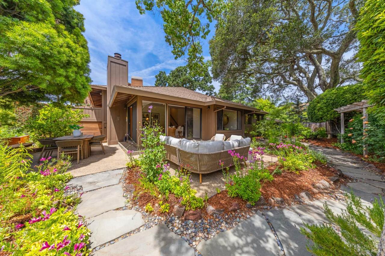 53 Robinhood Drive - Photo 1