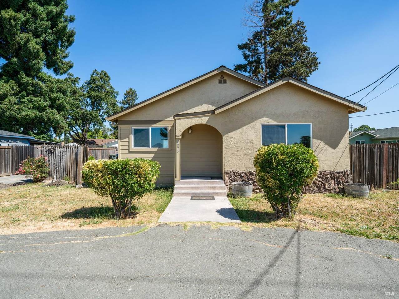 1653 Hearn Avenue - Photo 1