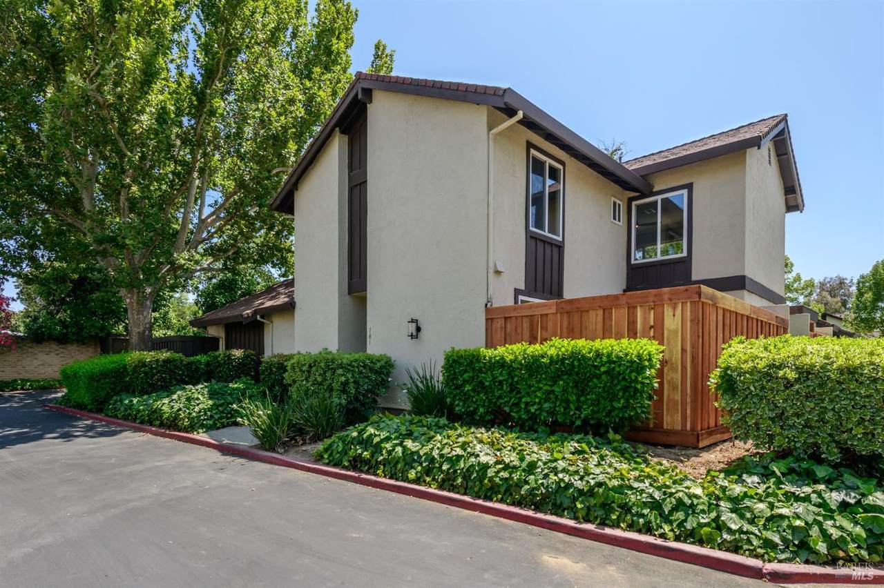 181 Fairoaks Drive - Photo 1