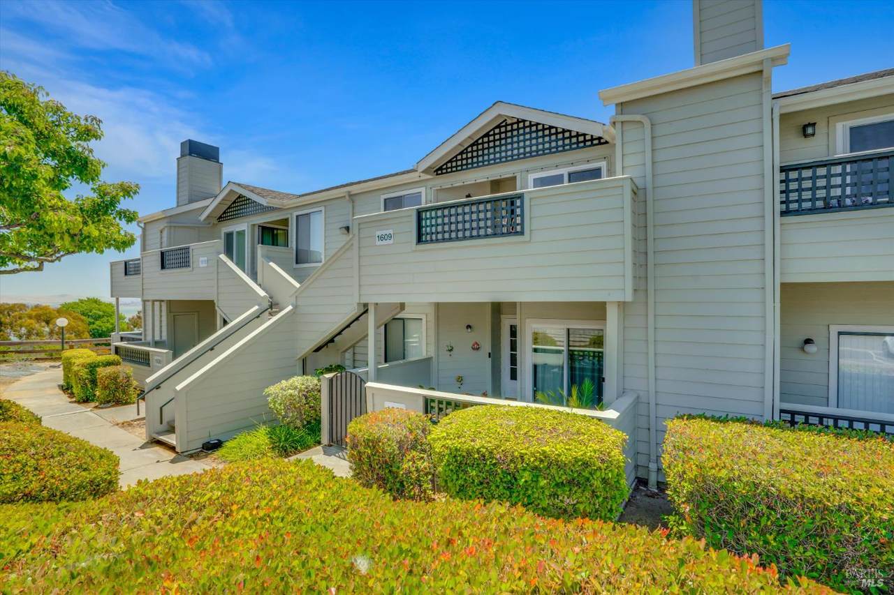 1201 Glen Cove Parkway - Photo 1