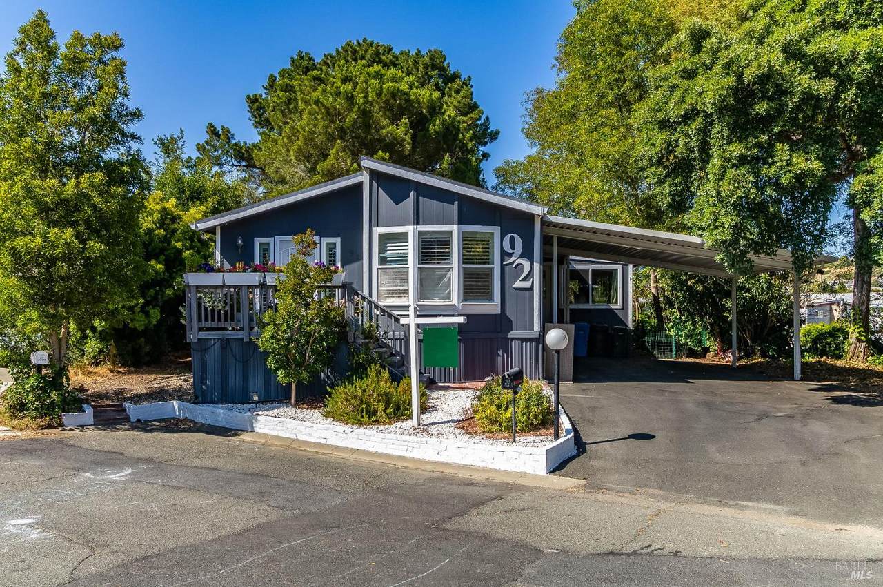92 Karen Court - Photo 1