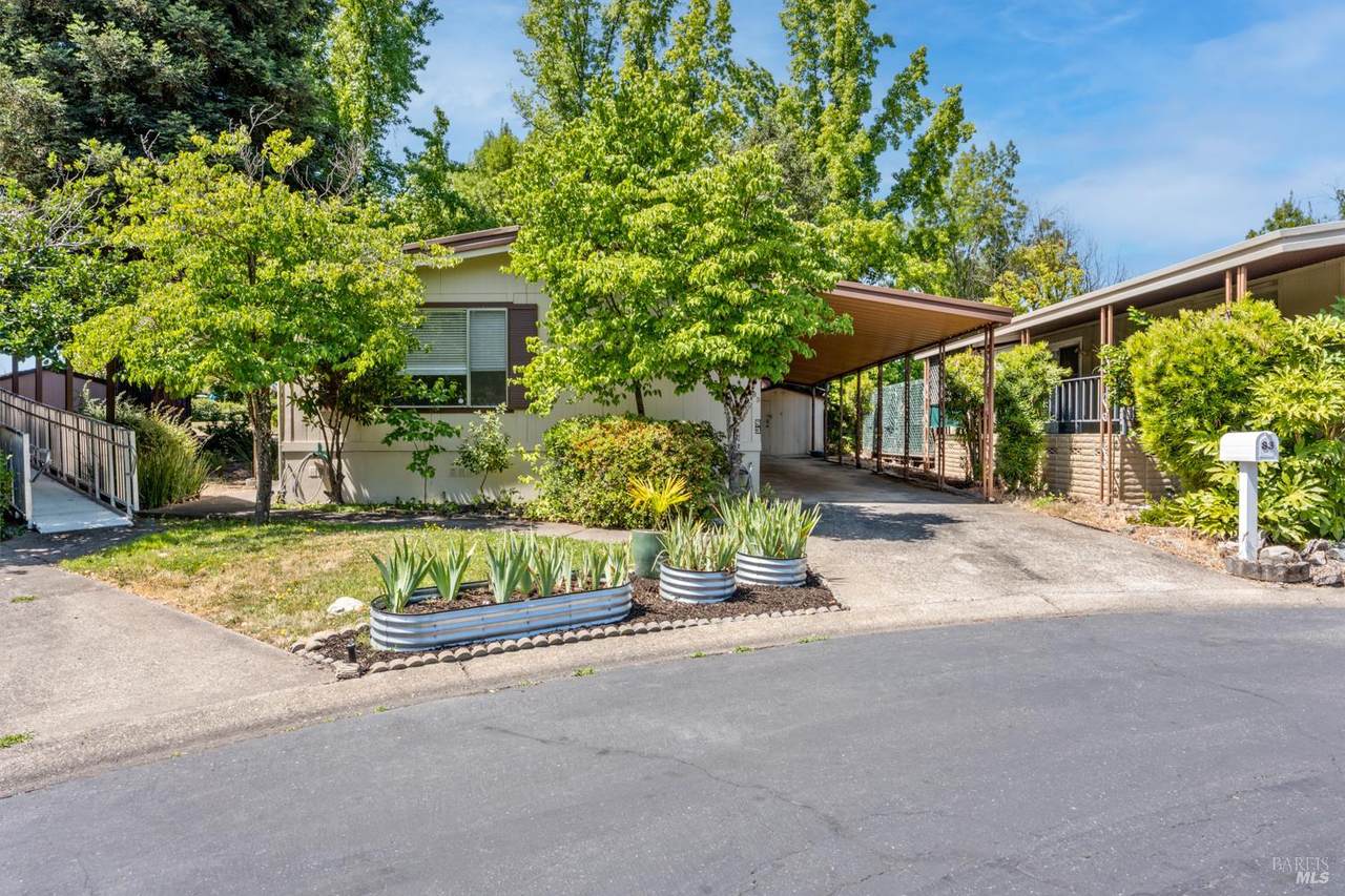 83 Malaga Court - Photo 1