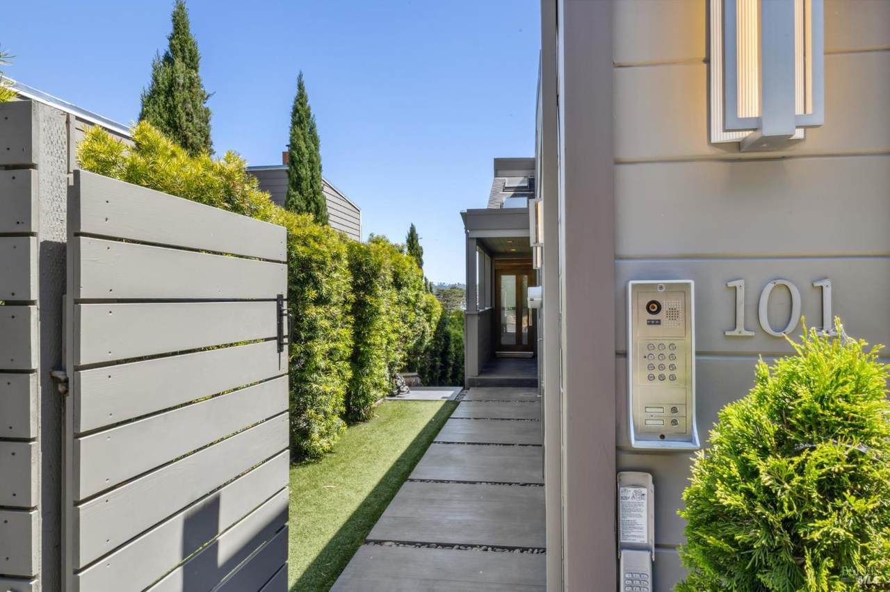 101 Lincoln Drive - Photo 1