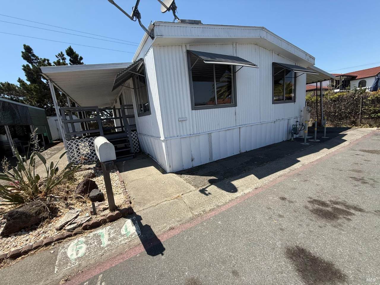 614 Tamarisk Street - Photo 1