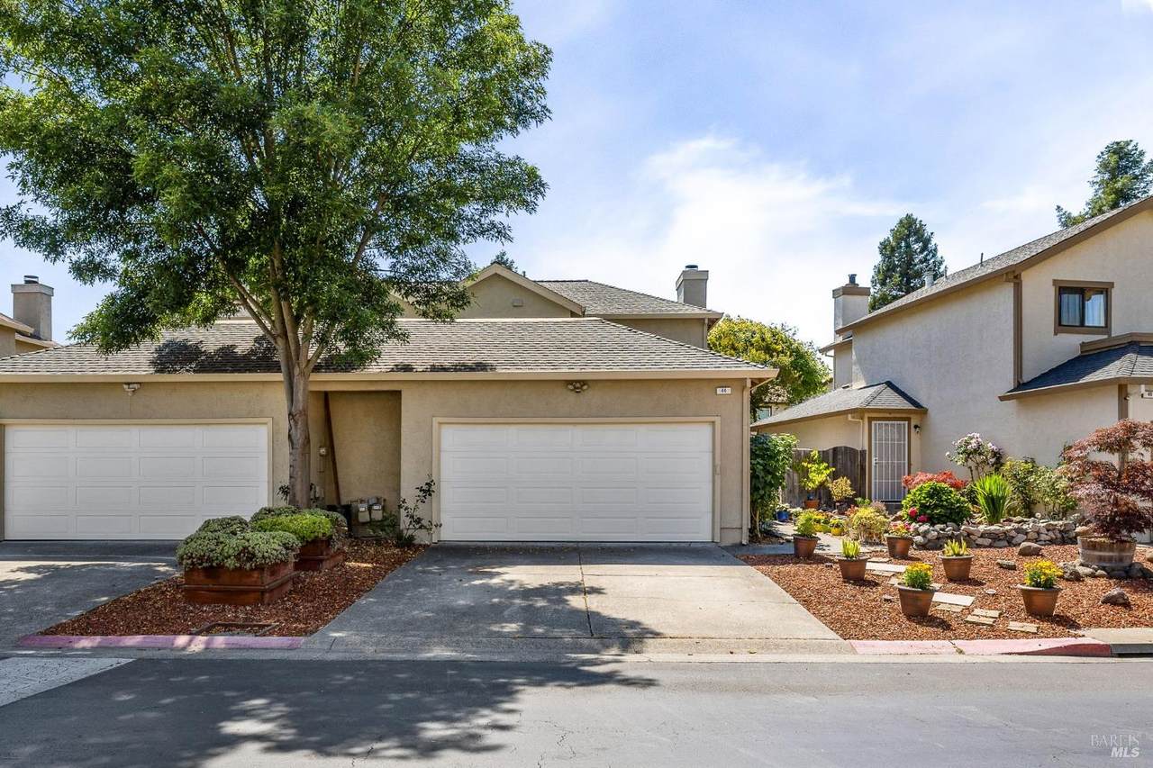44 Francis Circle - Photo 1