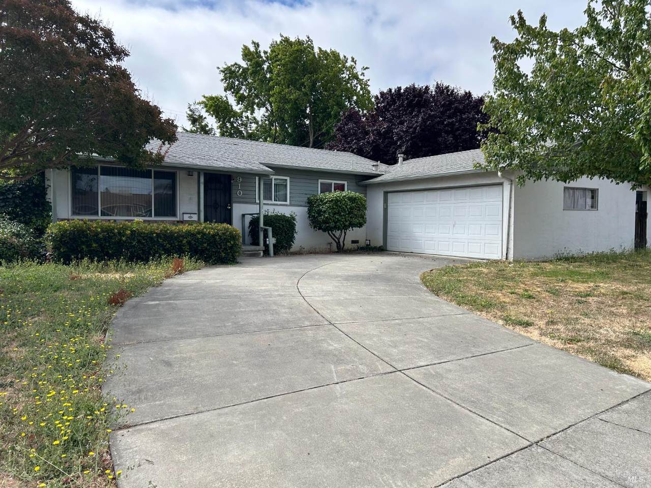 910 Keats Drive - Photo 1
