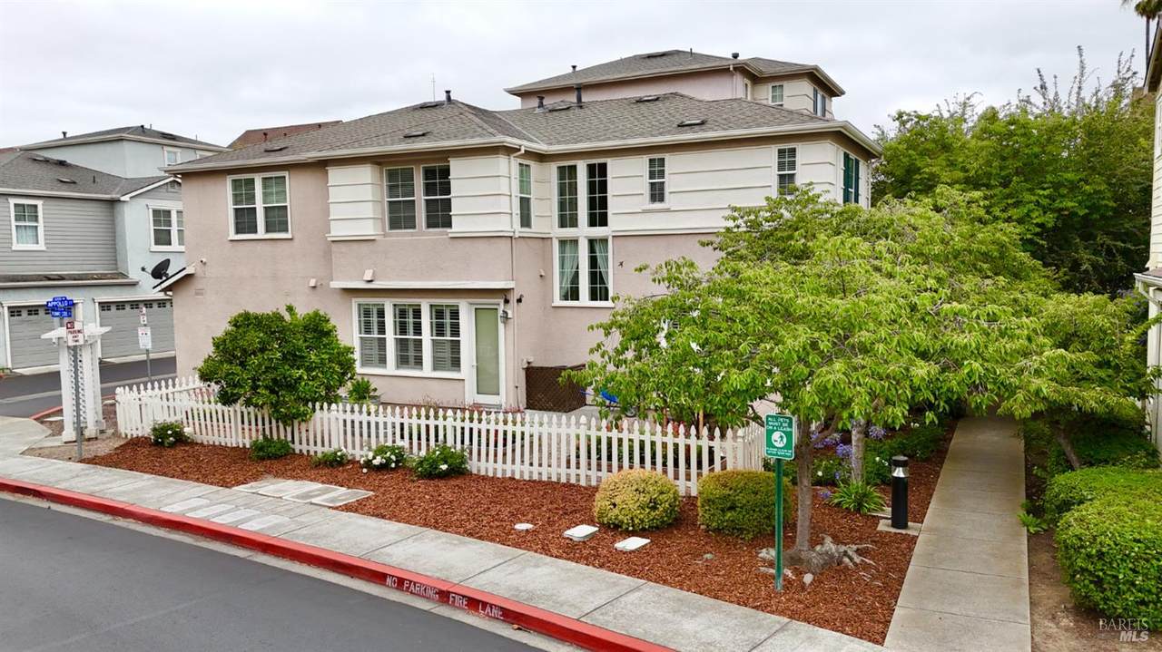 2010 Appollo Court - Photo 1