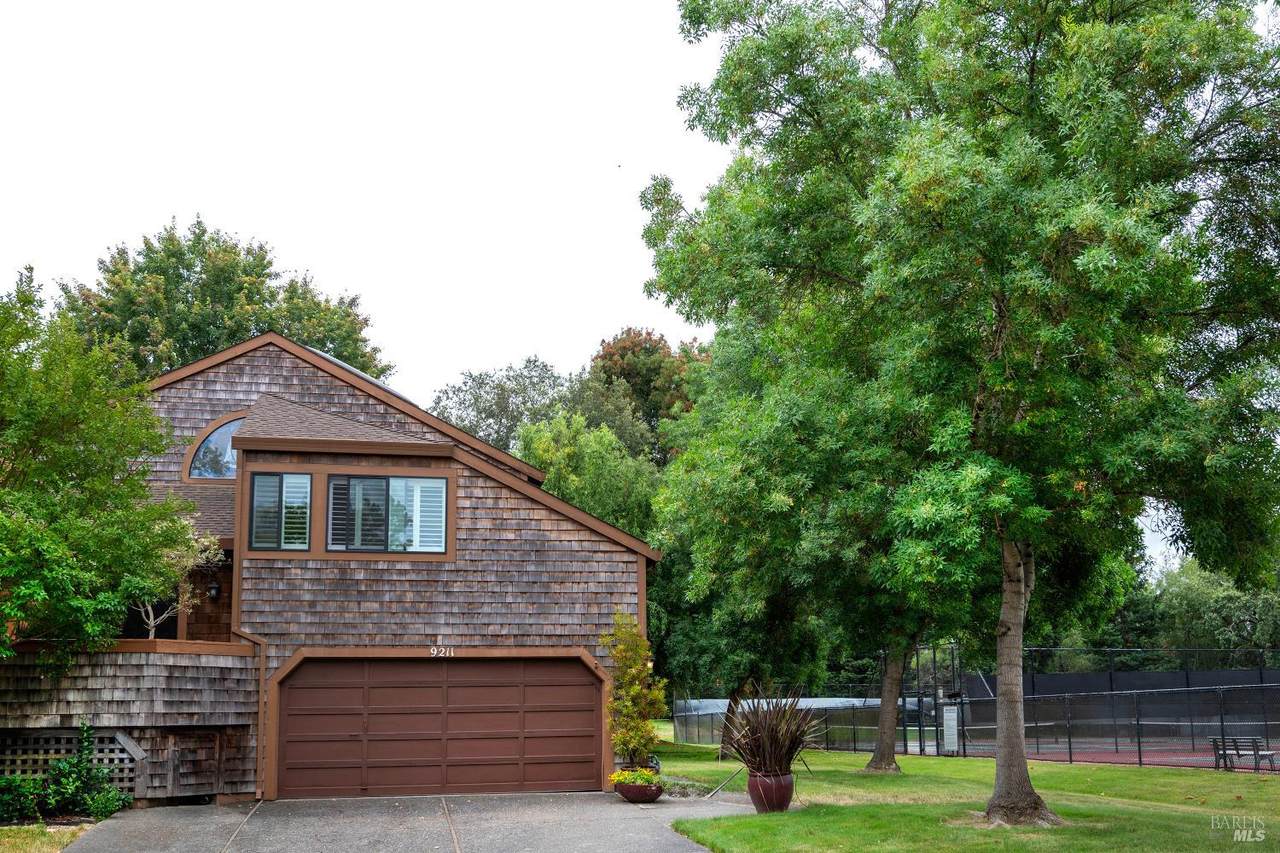 9211 Lakewood Drive - Photo 1