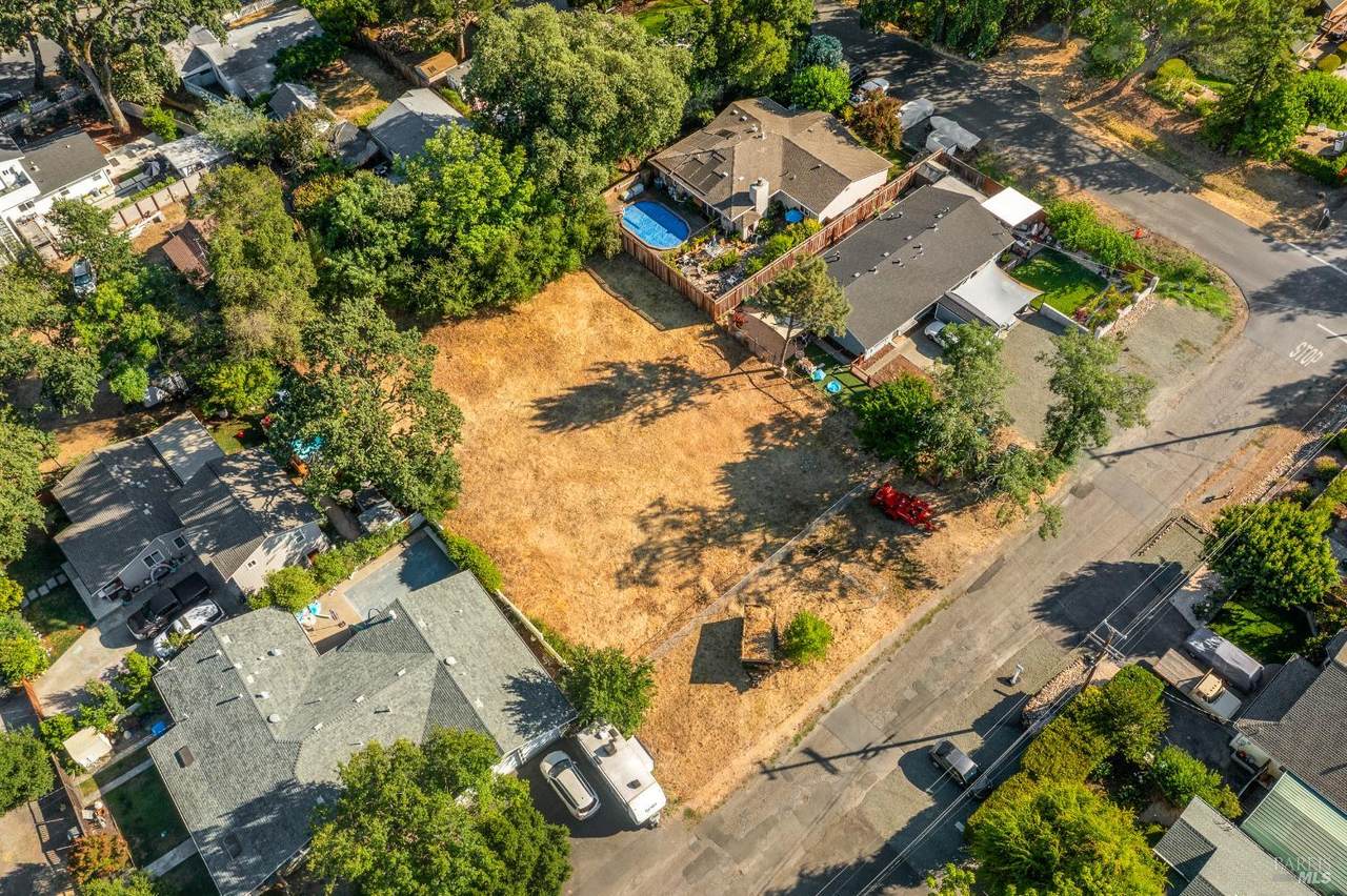 654 Walnut Avenue - Photo 1