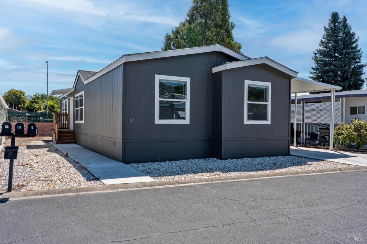 660 Leslie Street - Photo 1