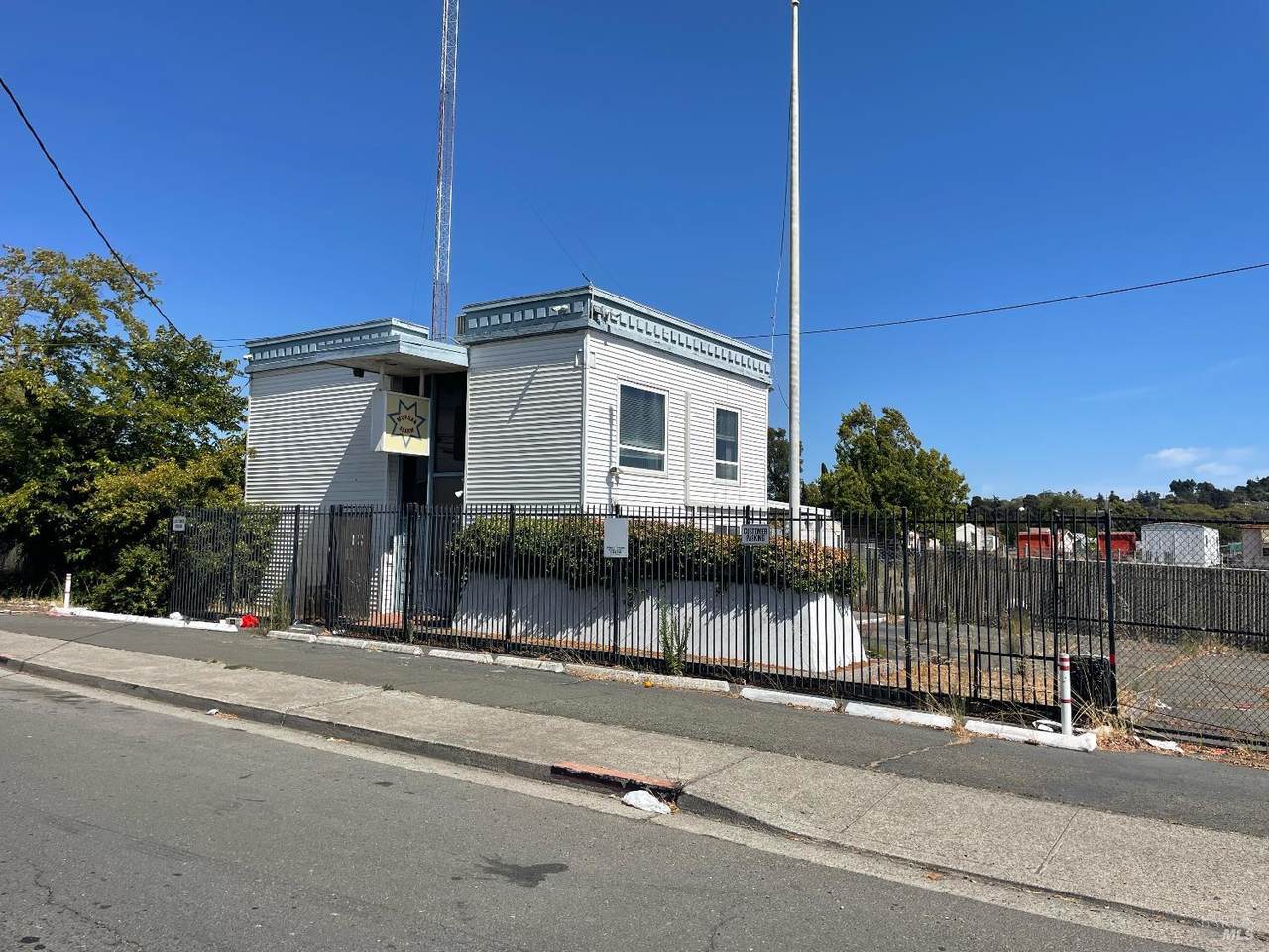 1487 Lemon Street - Photo 1