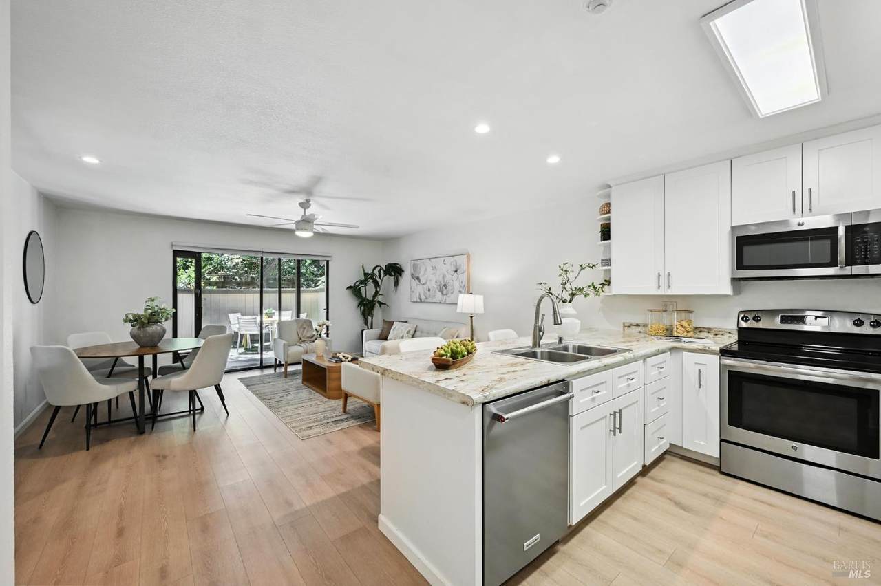 44 Creek Court - Photo 1