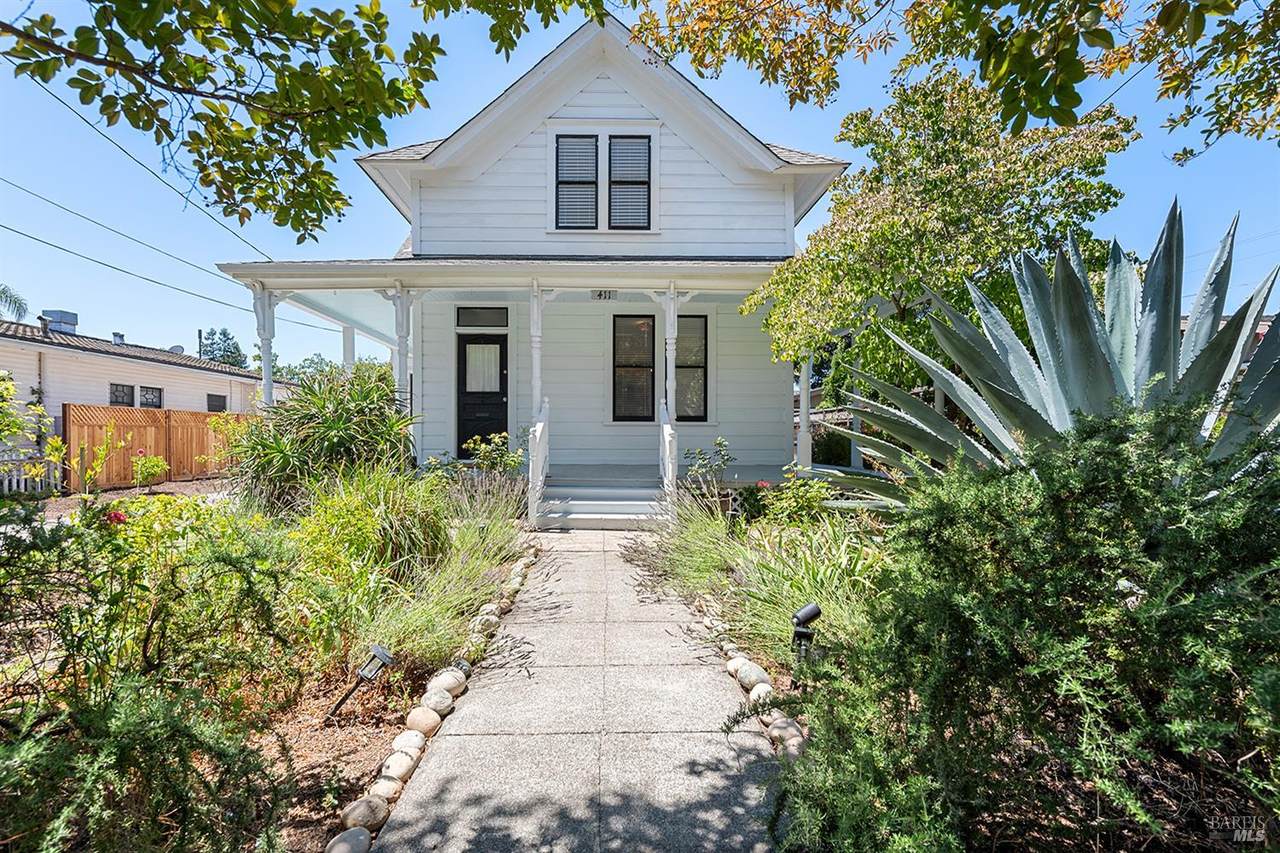 411 Brown Street - Photo 1
