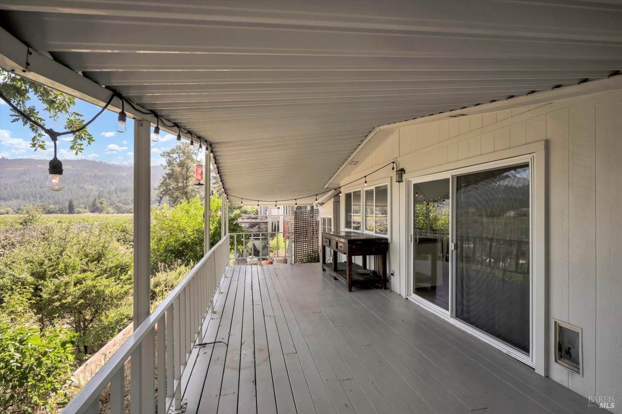 810 Champagne E Street - Photo 1