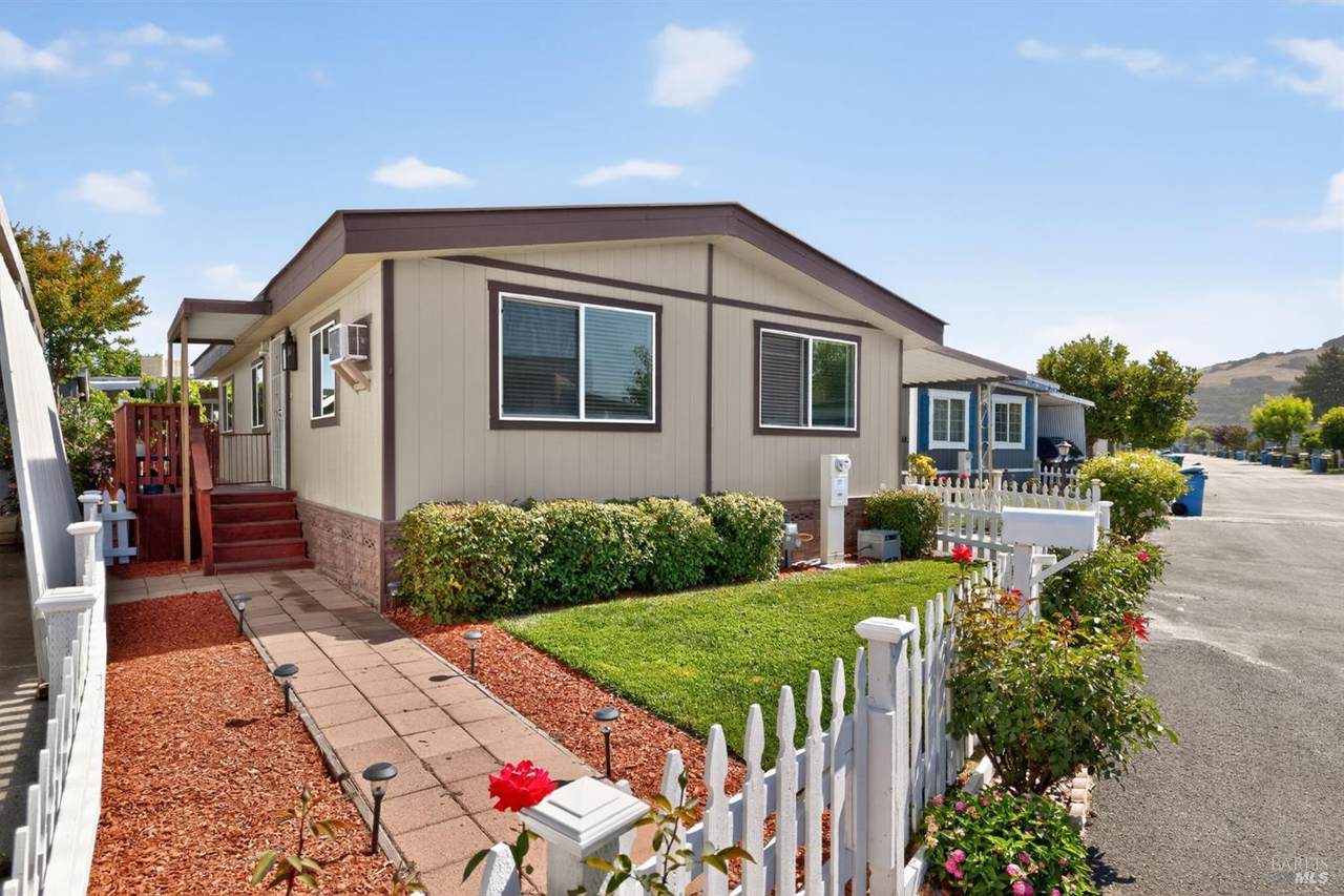 109 Pear Lane - Photo 1