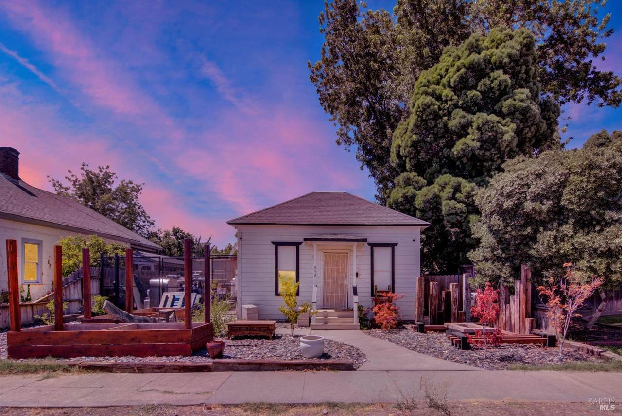 512 Davis Street - Photo 1