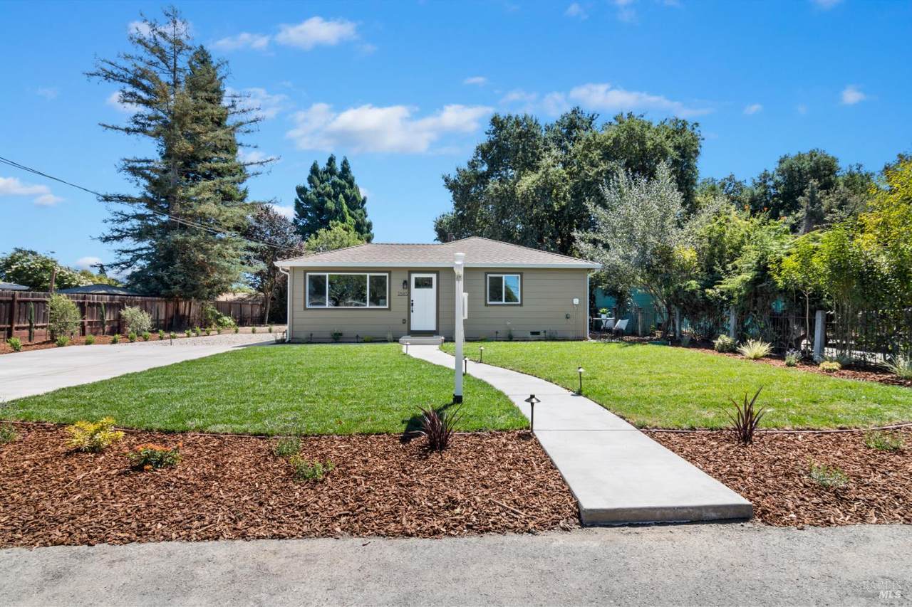 1565 Baywood Lane - Photo 1