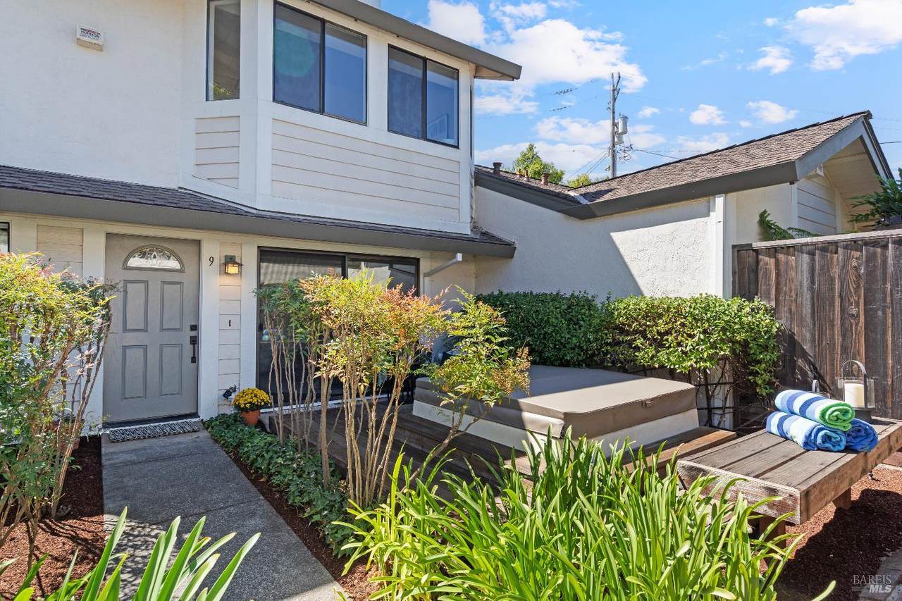 9 Village Court - Photo 1