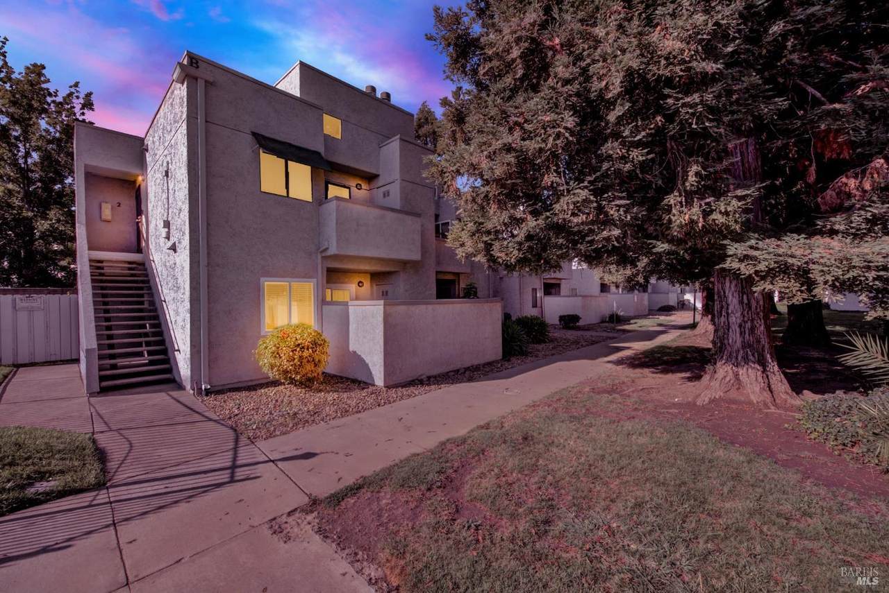 225 Pennsylvania Avenue - Photo 1