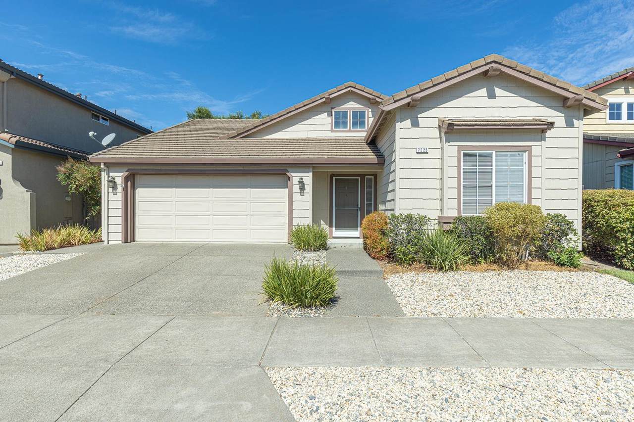 7225 16th Hole Drive - Photo 1