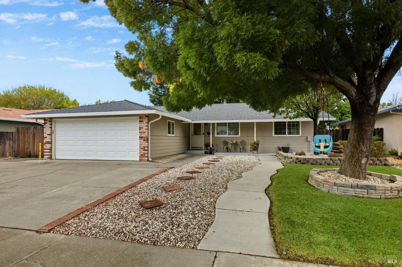 128 Clark Way - Photo 1