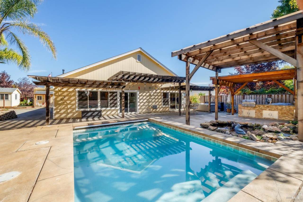 311 Laurel Court - Photo 1