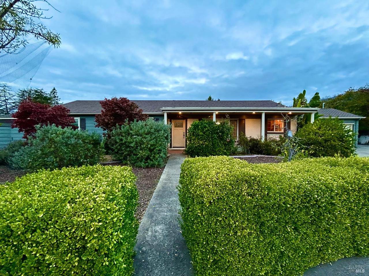 216 Hampton Court - Photo 1