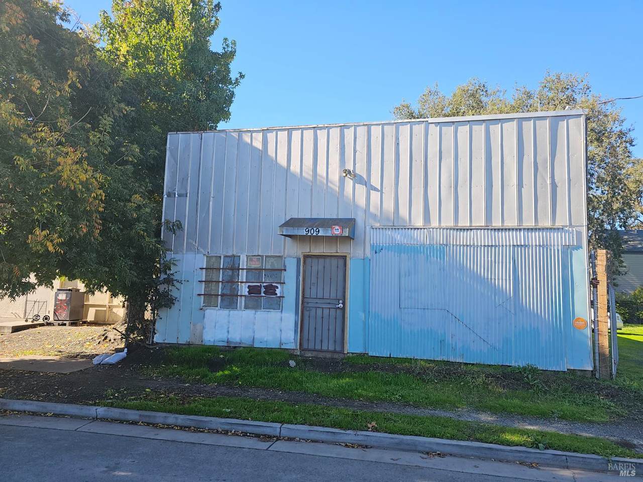 909 Saracen Road - Photo 1