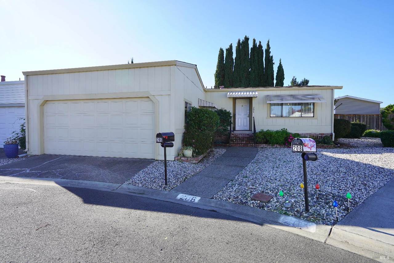 206 Shirley Court - Photo 1