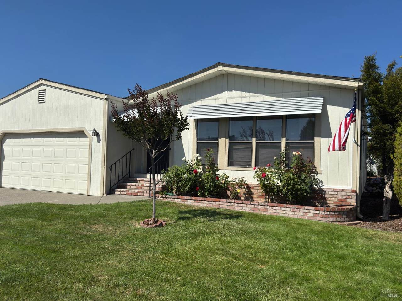 222 Shirley Court - Photo 1