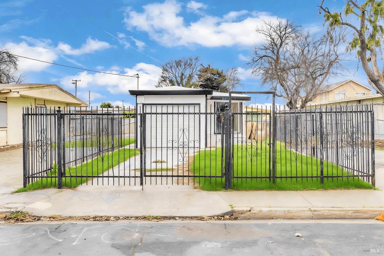 1517 2nd Street - Photo 1