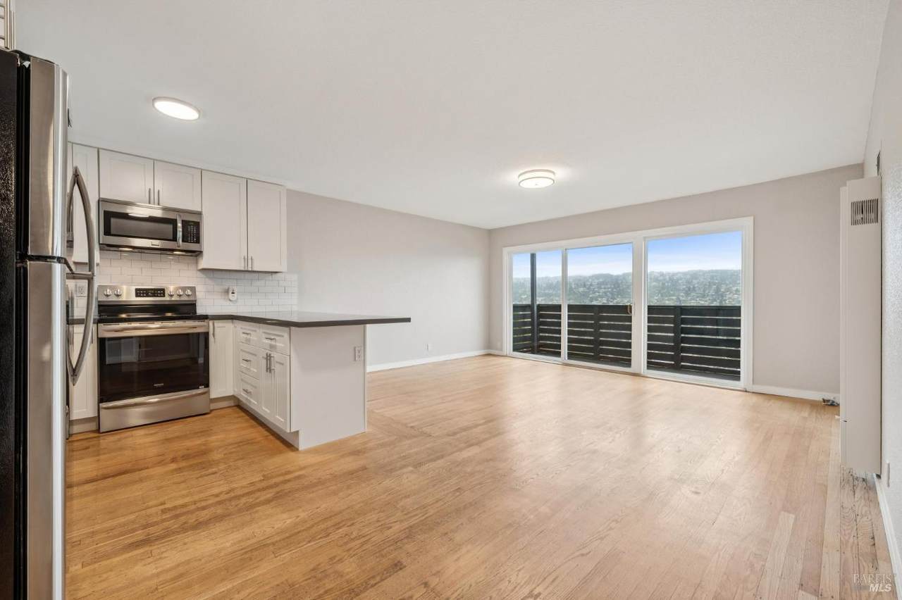 785 Taft Avenue - Photo 1