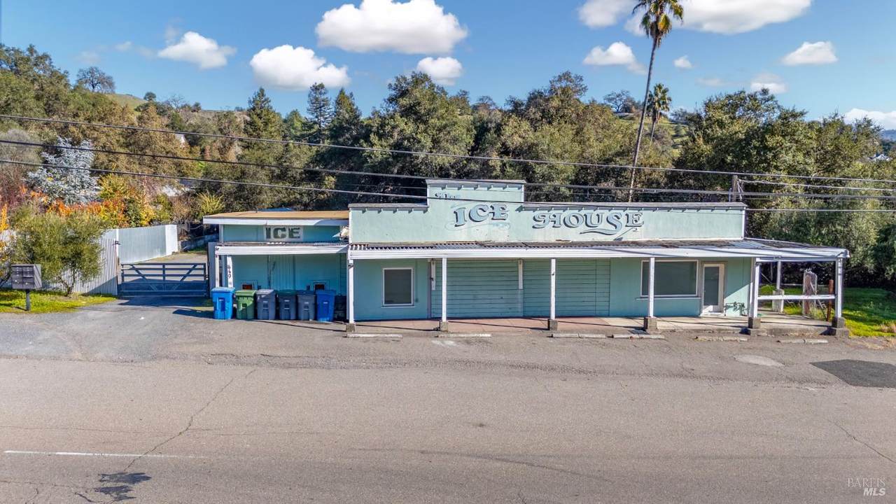 840 Cloverdale Boulevard - Photo 1