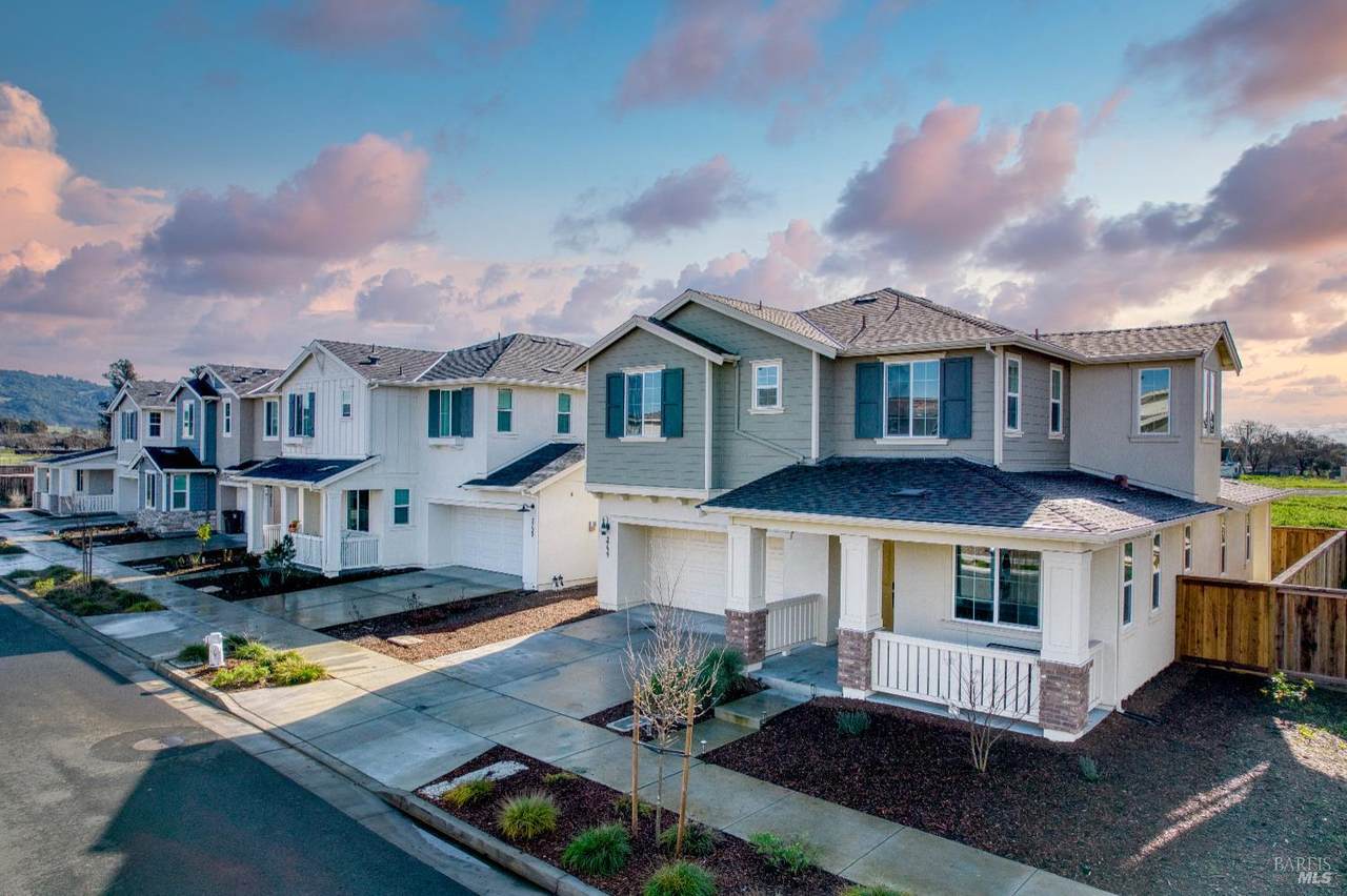 2733 Amora Court - Photo 1