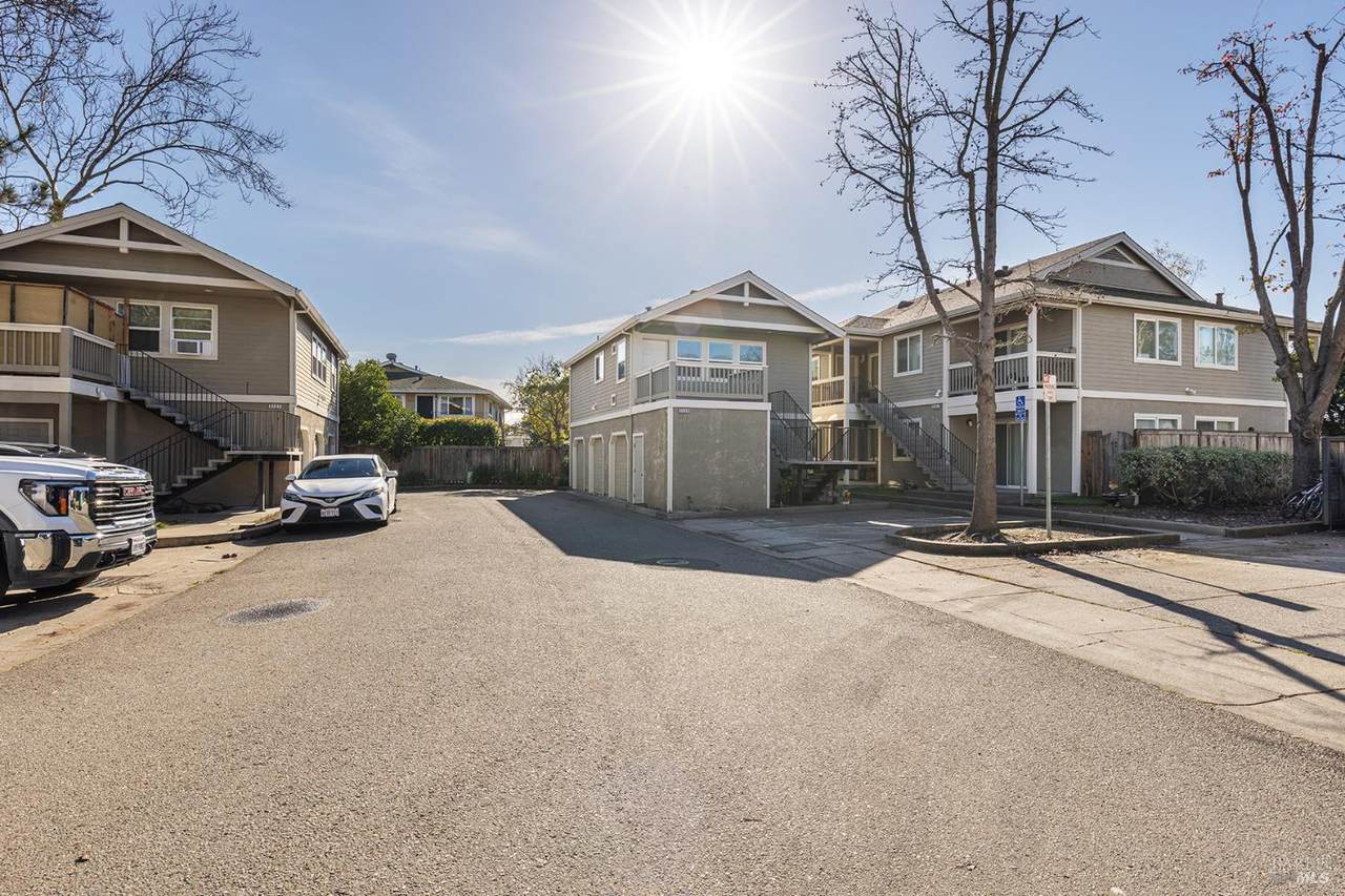 2131 Naomi Place - Photo 1