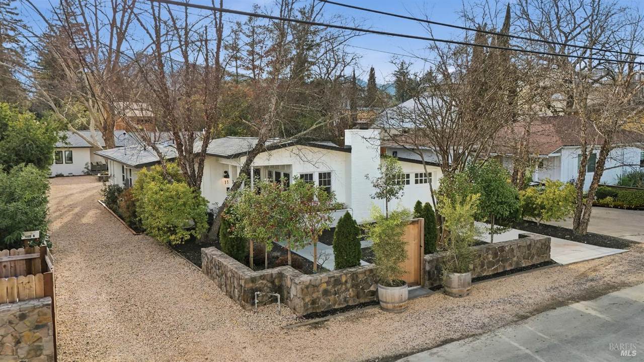 1123 Oak Avenue - Photo 1