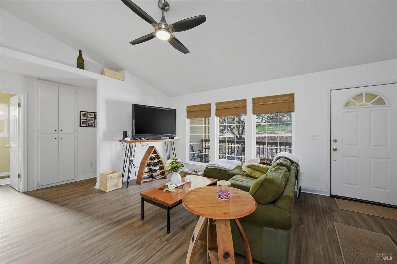 https://bt-photos.global.ssl.fastly.net/bareis/1280_boomver_1_91159857-2.jpg