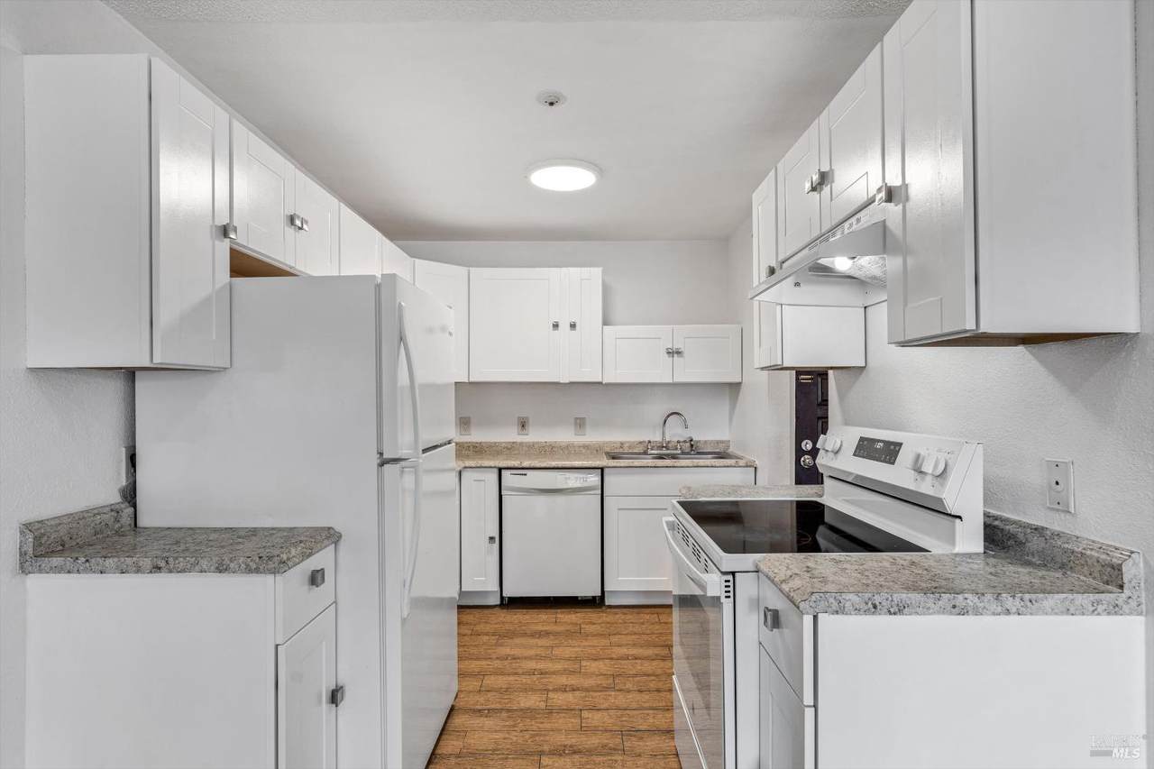 1370 Townview Avenue - Photo 1