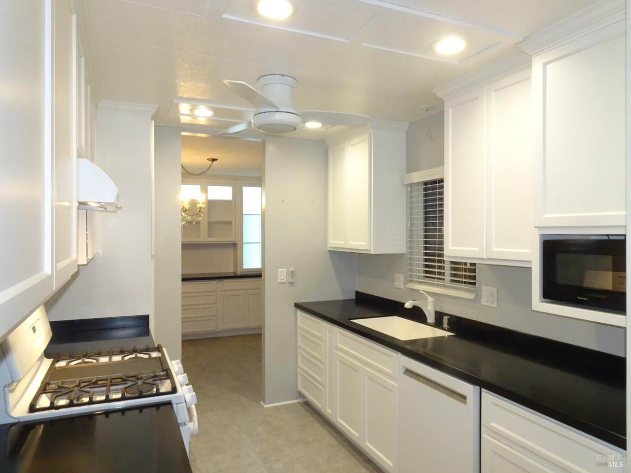 102 Royal Oak Court - Photo 1