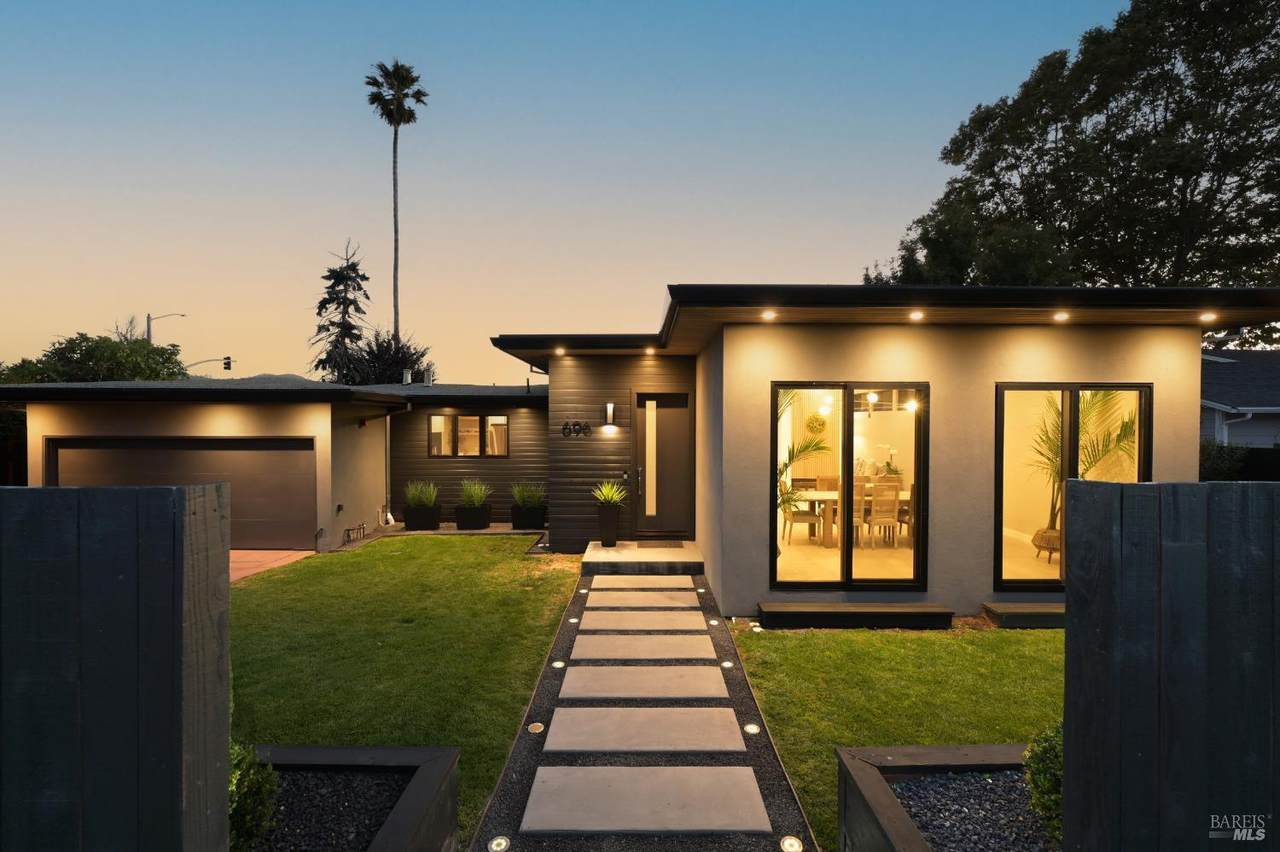 696 Hawthorne Drive - Photo 1