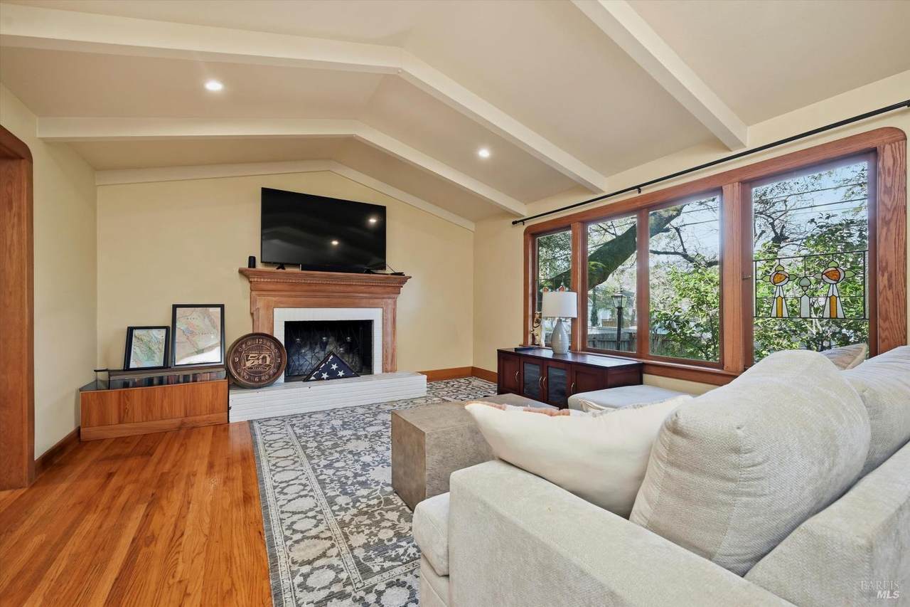 1513 Foothill Boulevard - Photo 1