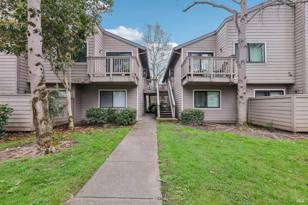 589 Mission Boulevard - Photo 1