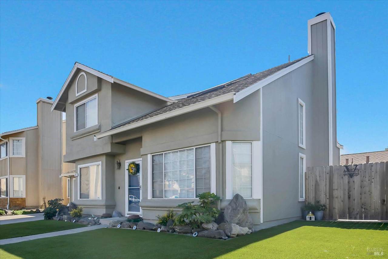 633 Country Lane - Photo 1