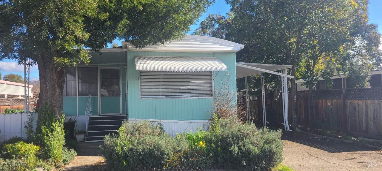660 Leslie Street - Photo 1